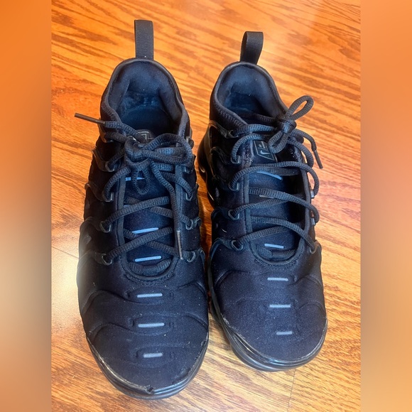 Nike Men’s Vapor Max Black Sneakers 8.5